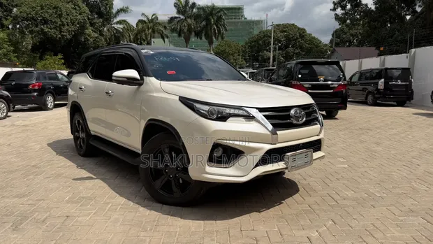Toyota Fortuner 2017 White - 1