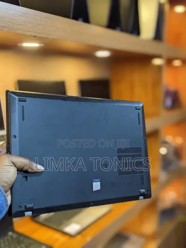 Lenovo ThinkPad X390 Laptop - Core i5, 8GB RAM, 256GB SSD - 1