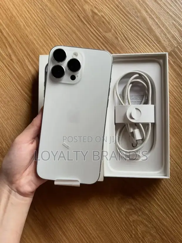 Apple iPhone 16 Pro Max 256GB - 1