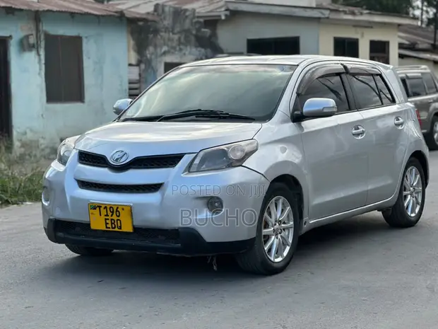 Toyota IST 2010 Silver - 1