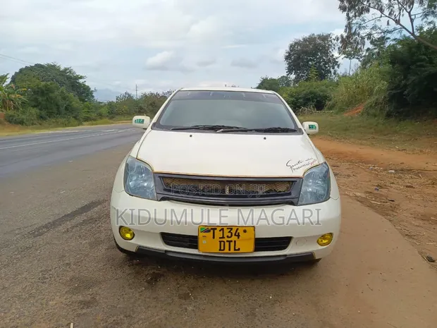 Toyota IST 2004 - 1