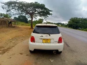 Toyota IST 2004