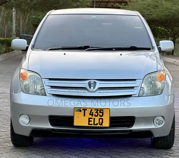 Toyota IST 2003 Silver - 1