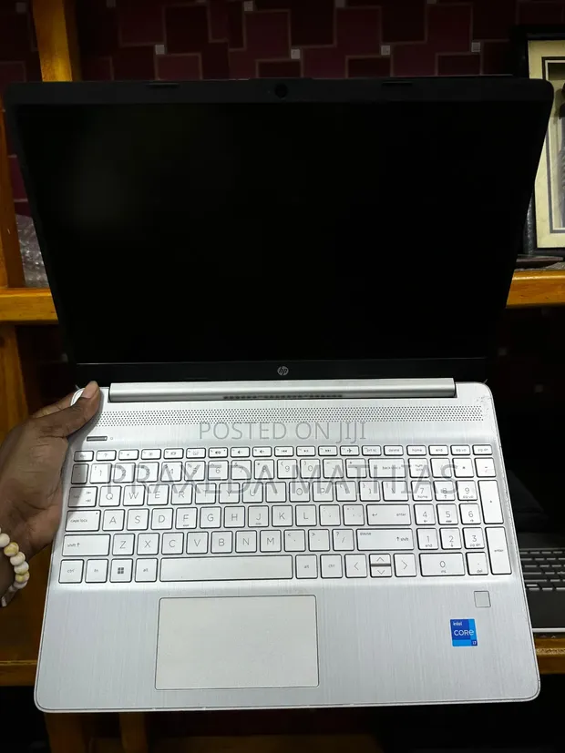 Laptop HP 250 G8: Intel Core i7, 8GB RAM, 512GB SSD - 1