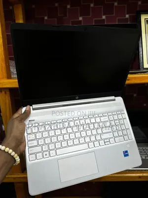 Laptop HP 250 G8: Intel Core i7, 8GB RAM, 512GB SSD