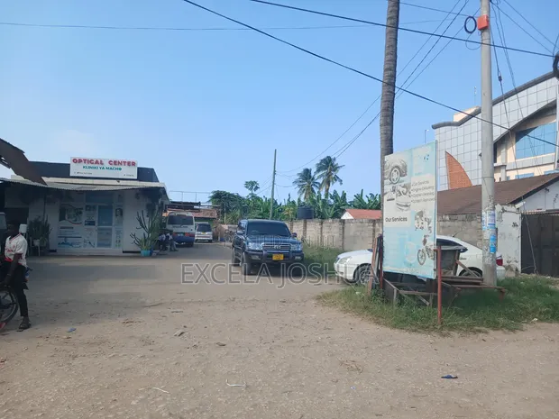 Eneo Bora la Biashara Linauzwa Tegeta (1260 sqm) - 1