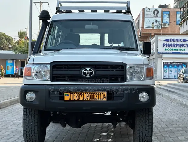 Toyota Land Cruiser Hardtop 2014 White - 1