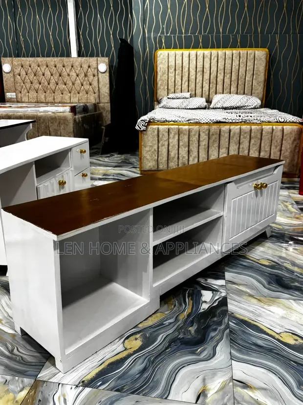 Brand New Showcase - White and Chocolate - 1