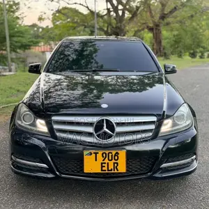 Mercedes-Benz C-Class 2012 Nyeusi