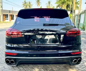 Porsche Cayenne S e-Hybrid 2016 Nyeusi