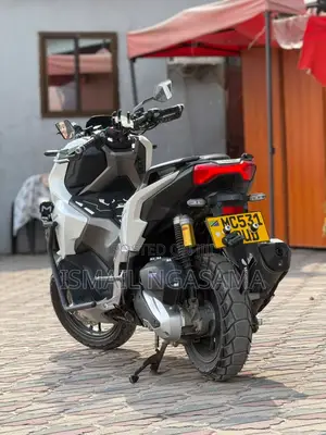 Honda Pikipiki 2025 - Nyeupe