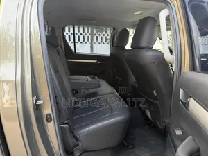 Toyota Hilux Double Cabin 2024