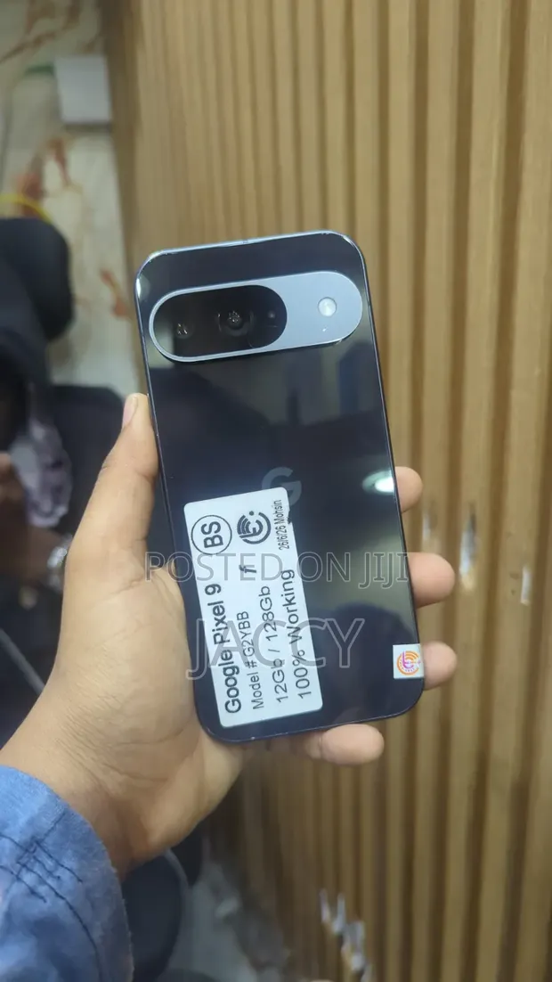 Google Pixel 9 128GB Black - 1