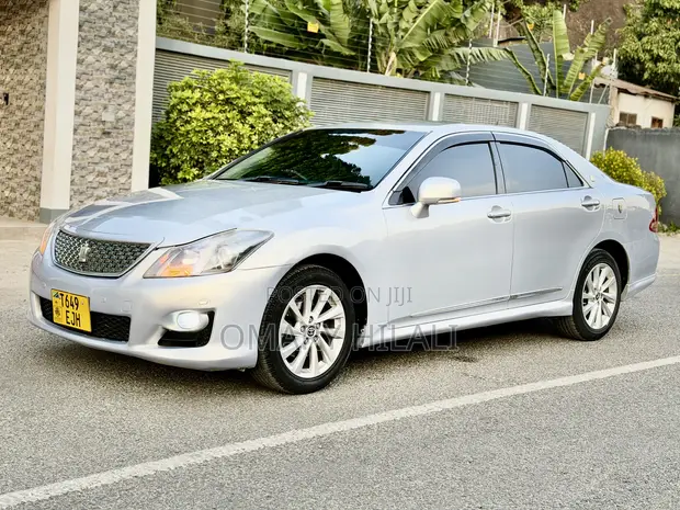 Toyota Crown 2009 Silver - 1