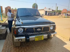 Nissan Patrol Safari Short 1991 Kijivu