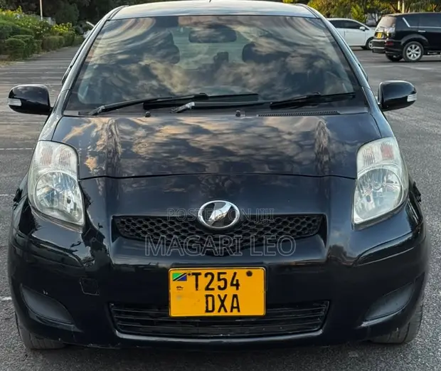 Toyota Vitz 1.5 FWD 5dr 2008 Nyeusi - 1