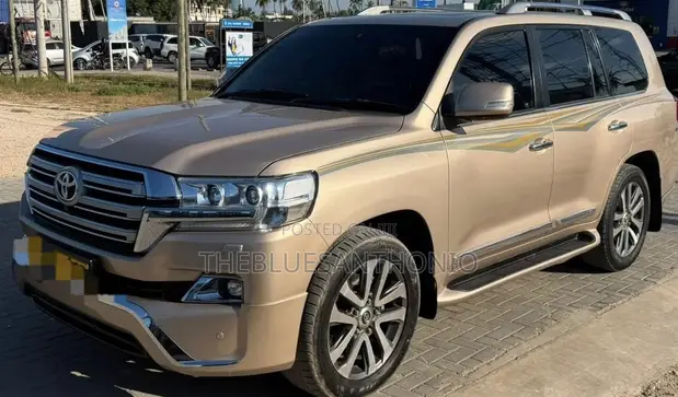 Toyota Land Cruiser VXR 2017 Gold - 1