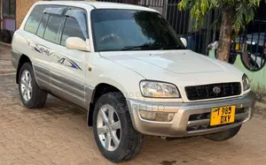 Toyota RAV4 Base 4x4 1999