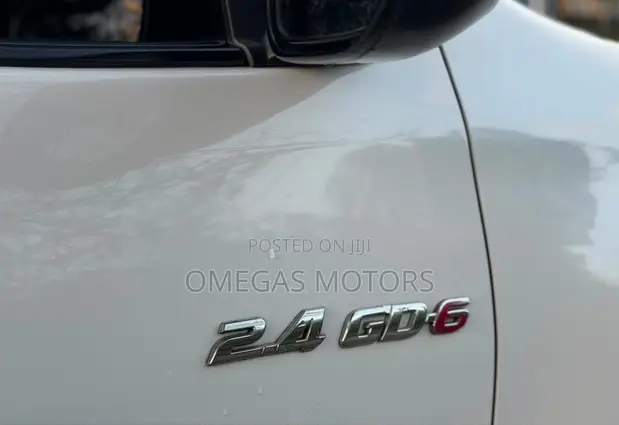 Toyota Hilux 2019 White - 1