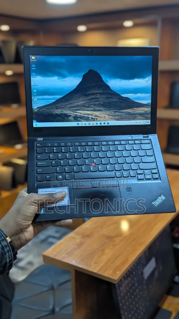 Lenovo ThinkPad X280 Laptop - Core i5, 8GB RAM, 256GB SSD - 1