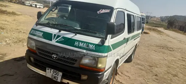 Toyota HiAce 2005 White - 1