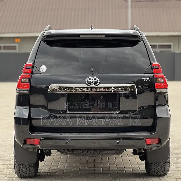 Toyota Land Cruiser Prado 2023 Black - 1