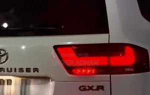 Toyota Land Cruiser LC300 GX.R 2024 White