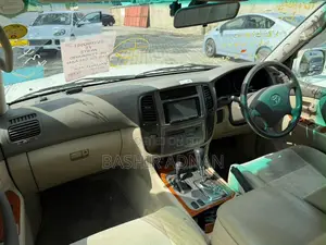 Toyota Land Cruiser HDJ 100 2004 Nyeupe