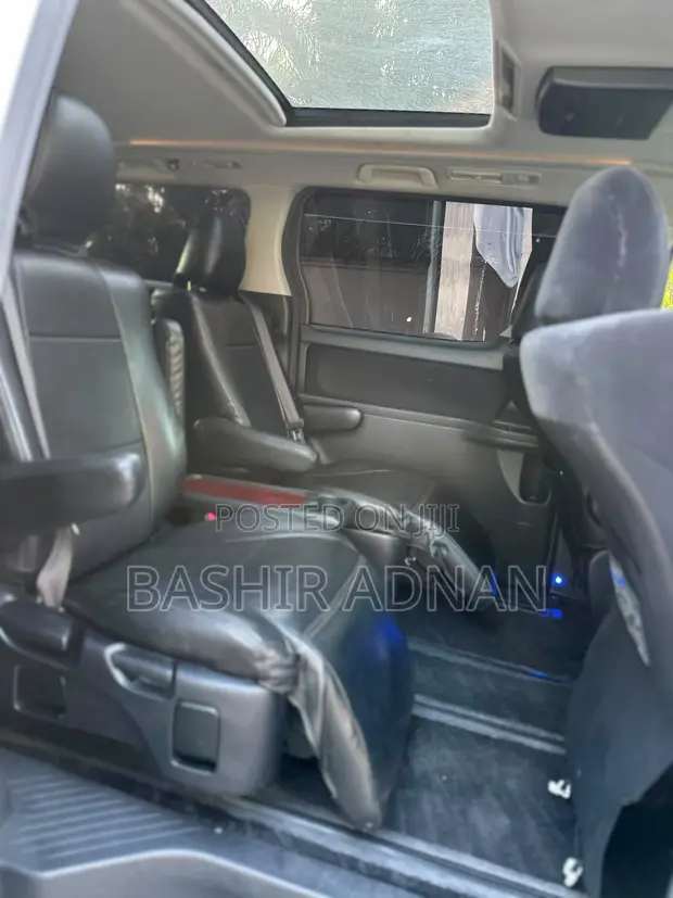 Toyota Vellfire X 2.4 FWD 8-Seater 2010 - 1