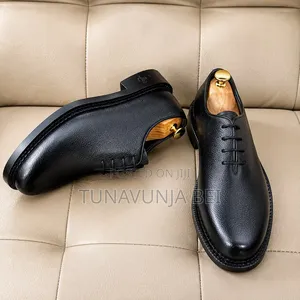 Clarks Plain Moccasins - Men's Black Leather
