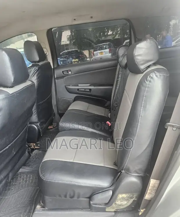 Toyota Wish 2005 Silver - 1