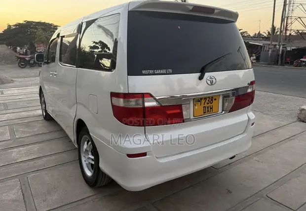 Toyota Alphard 2.4 Petrol AWD 2005 White - 1