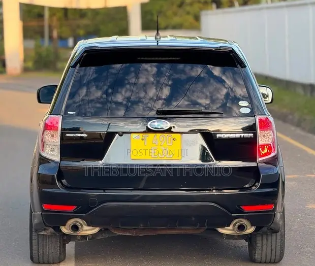 Subaru Forester 2012 Black - 1