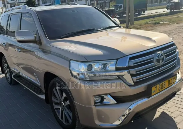 Toyota Land Cruiser VXR 2016 Beige - 1