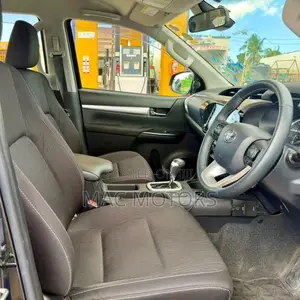 Toyota Hilux Double Cabin 2024