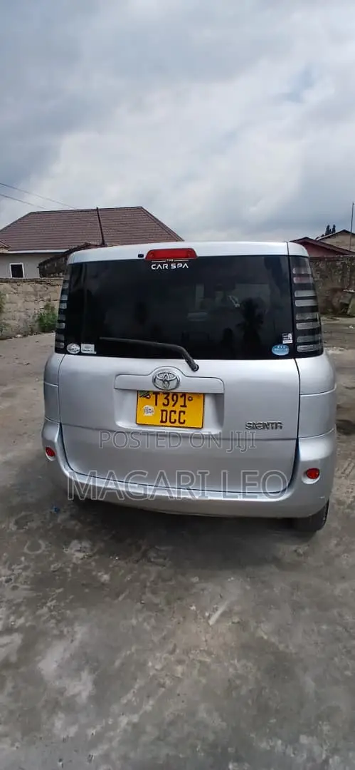 Toyota Sienta 1.5 FWD 2005 Silver - 1