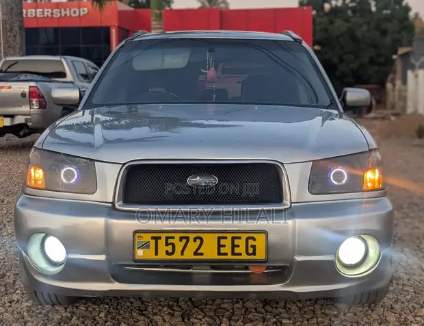 Subaru Forester 2004 Silver - 1