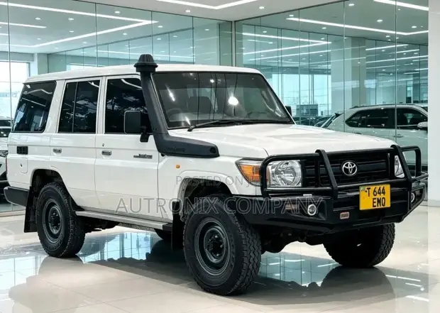 Toyota Land Cruiser 2019 - White - 1