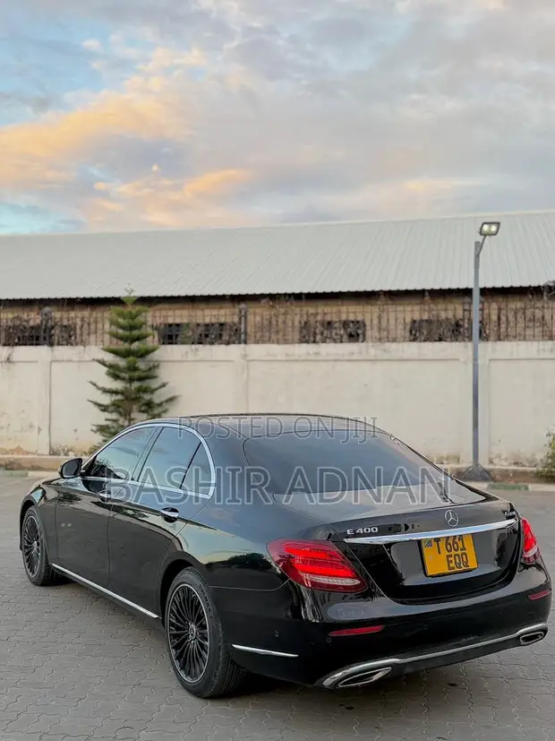 Mercedes-Benz E400 4MATIC 2017 Black - 1