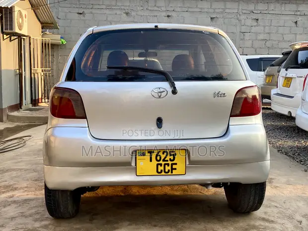 Toyota Vitz 2000 Silver - 1