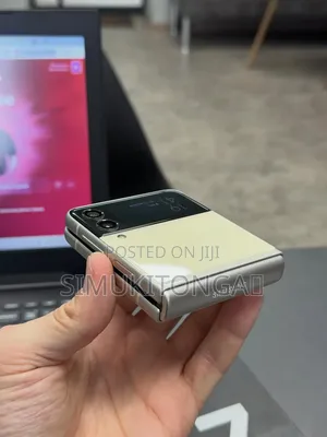 Samsung Galaxy Z Flip 3 256GB Mpya Dhahabu