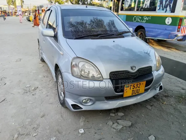 Toyota Vitz 2006 Silver - 1