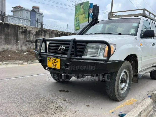 Toyota Land Cruiser GX 2000 White - 1