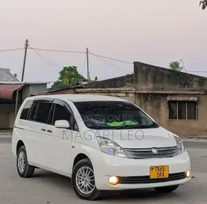 Toyota Isis 1.8L Minivan 2006 White