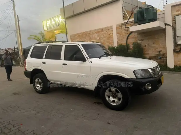 Nissan Patrol 2007 White - 1