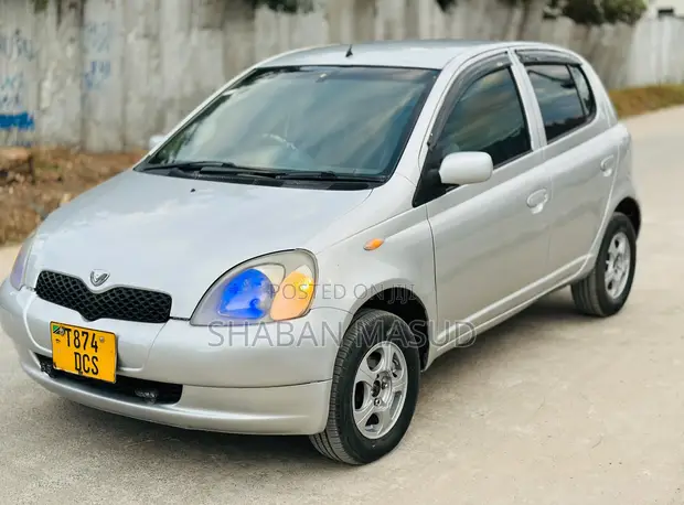 Toyota Vitz 1.3 AWD 5dr 2003 Silver - 1
