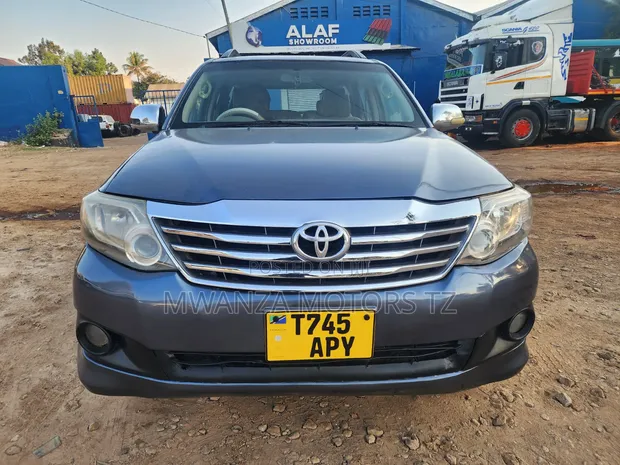 Toyota Fortuner 2006 Gray - 1