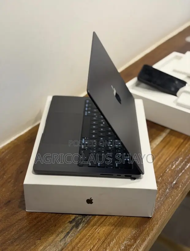 Apple MacBook Pro 2025 M5 14" 24GB RAM 1TB SSD - 1
