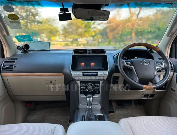 2023 Toyota Land Cruiser Prado TZG - 1