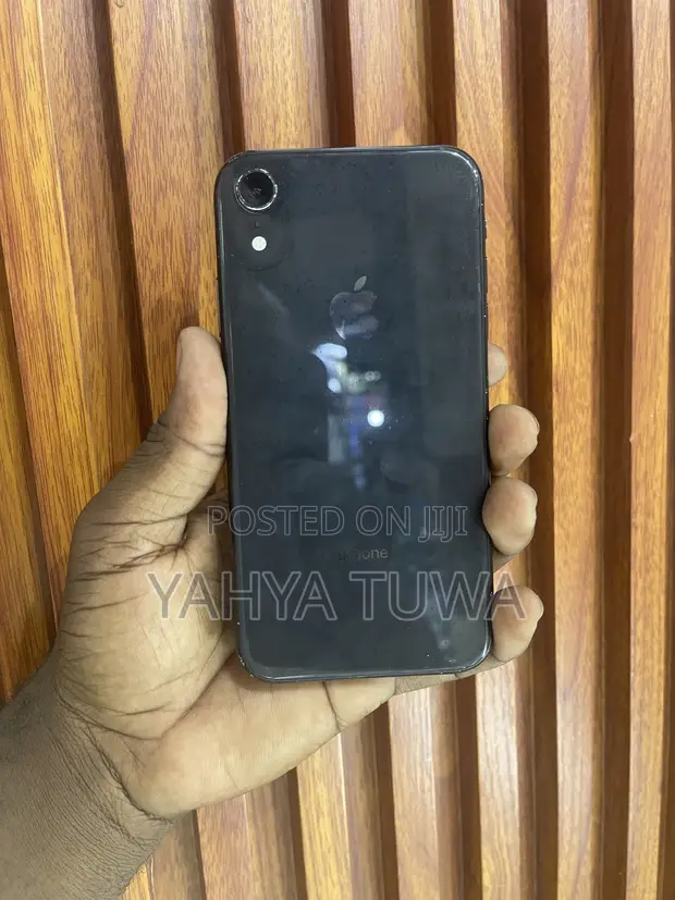 Apple iPhone XR 64GB Nyeusi - 1
